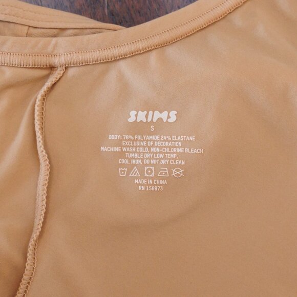 Skims - Picture 2 of 9